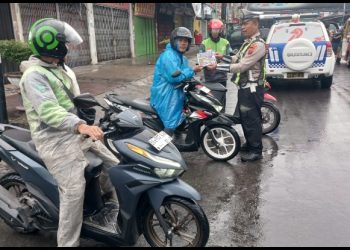 Sat Lantas Polres Pematangsiantar Edukasi Larangan Parkir Berlapis di Simpang Jalan Sutoyo.