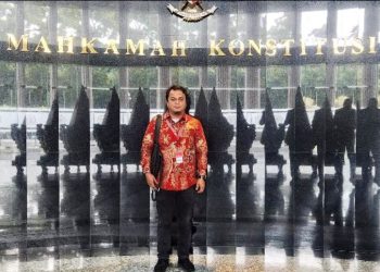 Teks Foto: Roy Marsen Simarmata, MH, Komisioner KPU Siantar.