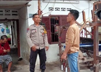 Sambangi Tempat Usaha Pembuatan Ulos Polsek Siantar Timur Berikan Himbauan Kamtibmas & Call Center 110.