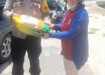 Beras SPHP Habis Terjual, Polsek Siantar Marihat Laksanakan Gerakan Pangan Murah Kepada Masyarakat.