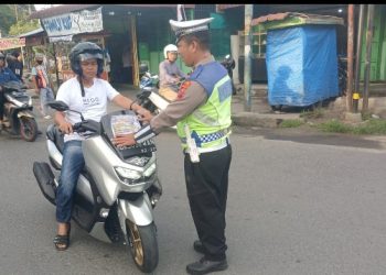 Sat Lantas Polres Pematangsiantar Penyuluhan Tertib Berlalulintas di Jalan Kartini.