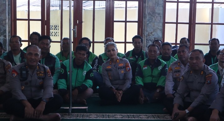Wujud Solidaritas, Polres Pematangsiantar Bersama Komunitas Ojol Gelar Sholat Ghoib Terhadap Alm Affan Kurniawan.