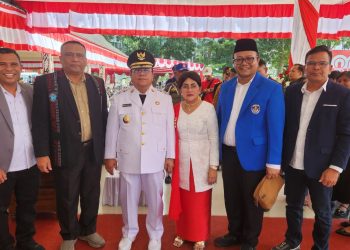 Ketua GAMKI Hendra Simanjuntak Foto Bersama Walilota Pematangsiantar Wesly Silalahi dan lainya.
