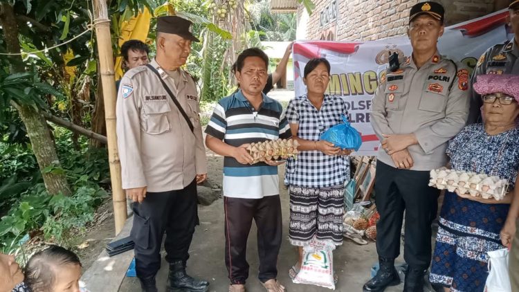 Polsek Tanah Jawa Menggelar Minggu Kasih, Salurkan Bantuan Sembako Untuk Masyarakat Kurang Mampu.