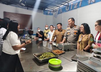 Polsek Parapat Dukung Launching Program Makan Bergizi Gratis Untuk 1.860 Siswa.