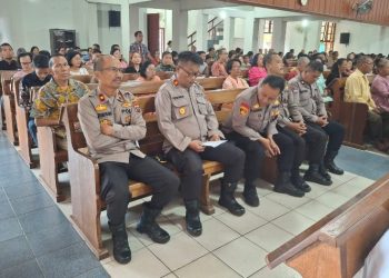 Wakapolres & Kapolsek Siantar Selatan Pematangsiantar Ibadah Minggu Kasih di Gereja GKPI Jalan Simbolon.