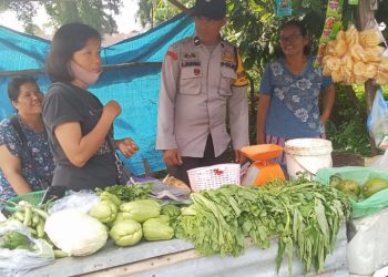 Polsek Siantar Marihat Sambangi Pedagang Kaki Lima, Berikan Motivasi & Semangat.