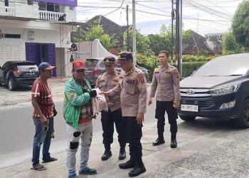 Bag Ops Polres Pematangsiantar Berikan Bansos.