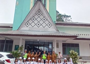 Sat Lantas Polres Pematangsiantar Hadiri Pelantikan PKS Junior di SMK N 1 Jadi Pelopor Keselamatan Berlalu Lintas.