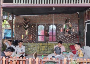 Polsek Siantar Martoba Sampaikan Himbauan Kamtibmas Kepada Warga Jalan Artileri.