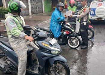 Sat Lantas Polres Pematangsiantar Laksanasakan Dikmas Lantas Penling - Penluh Kepada Pengemudi Ojol.