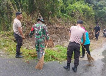 Jumat Bersih, Polsek Siantar Marihat Gotong Royong Bersama.