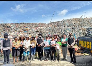 Srikandi Polwan Polres Pematangsiantar Patroli Dialogis & Berbagi Kepada Masyarakat Tanjung Pinggir.