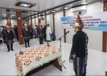 Wali Kota Pematangsiantar Wesly Silalahi, SH, MKn Mengangkat Sumpah & Janji Jabatan Serta Serahkan  SK Tiga Dewan Pengawas  Perumda Air Minum Tirta Uli Masa Jabatan 2025 - 2029.