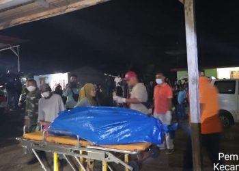 Polsek Tanah Jawa Evakuasi Mayat Tukang Becak, Diduga Meninggal Akibat Asam Lambung Akut.