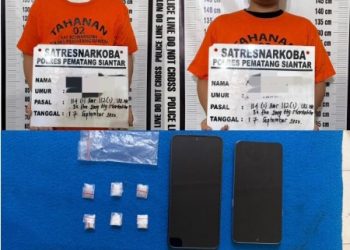 Sat Resnarkoba Polres Pematangsiantar Amankan Dua Orang Transaksi Jual Beli Sabu di Jalan Bola Kaki.