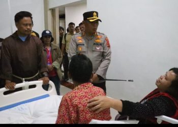 Kapolres Simalungun Besuk Korban Konflik PT TPL-Masyarakat, Serukan Perdamaian & Ketenangan.
