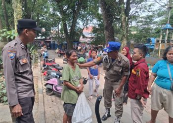 Sat Binmas Polres Pematangsiantar Dampingi Dinsos P3A Tertibkan Gepeng.