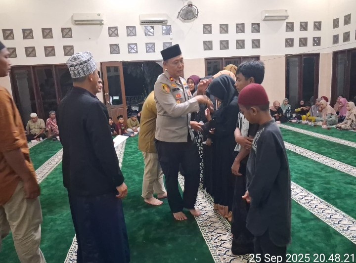 Kapolsek Tanah Jawa Hadiri Maulid Nabi Muhammad SAW di PTPN IV Balimbingan, Ajak Masyarakat Jaga Persatuan & Kondusifitas.