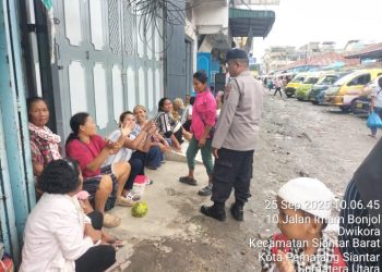 Polsek Siantar Barat, Sampaikan Himbauan Kamtibmas Kepada Pedagang Kaki Lima.