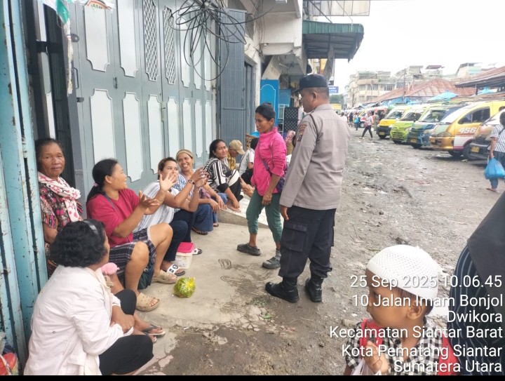 Polsek Siantar Barat, Sampaikan Himbauan Kamtibmas Kepada Pedagang Kaki Lima.