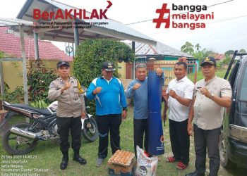 Polsek Siantar Martoba Sampaikan Bantuan Kepada Masyarakat Kelurahan Setia Negara Terdampak Angin Kencang.