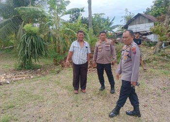 Dukung Ketapang, Kabag SDM Bersama Kapolsek Marihat Cek Lahan Penanaman Jagung.