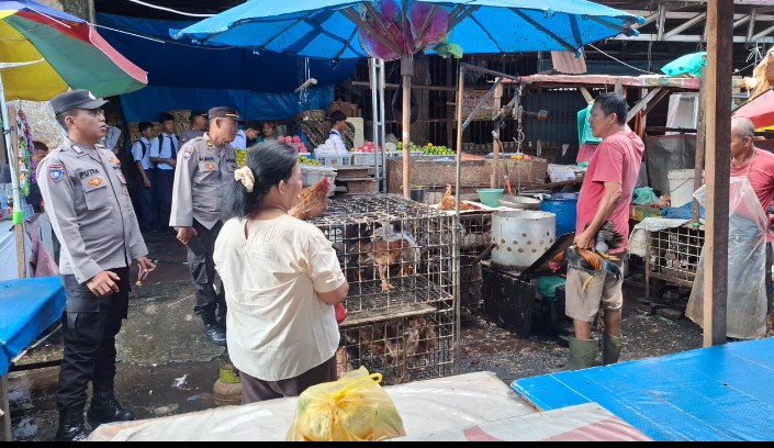 Sat Binmas Polres Pematangsiantar Sambangi Para Pedagang Eks Gedung IV Pasar Horas.