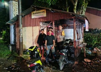 Bhabinkamtibmas Polsek Dolok Pardamean Cek Poskamling, Wujudkan Keamanan Kondusif Lewat Sinergi Polisi & Warga.