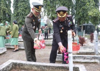 Kapolres Simalungun Ikuti Ziarah Kubur Nasional & Tabur Bunga Peringatan HUT TNI Ke - 80.