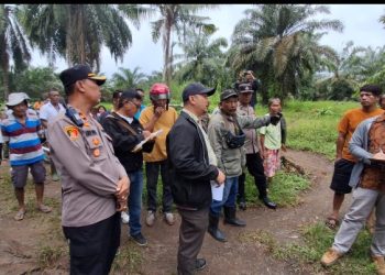 Polsek Tanah Jawa Amankan Pemeriksaan Setempat Sengketa Tanah di Tiga Lokasi.