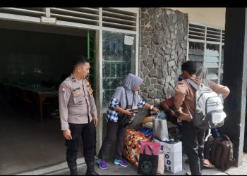Polsek Siantar Utara Sampaikan Pesan Pesan Kamtibmas di Eks Terminal Sukadame Parluasan.