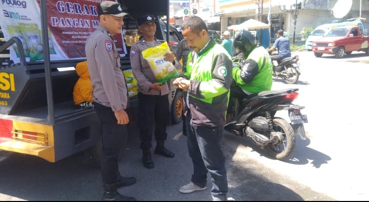 Polsek Siantar Utara Adakan Gerakan Pangan Murah Kepada Masyarakat Beras SPHP Habis Terjual.