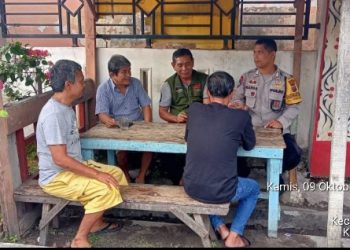 Sampaikan Pesan - Pesan Kamtibmas, Polsek Siantar Timur Sambangi Masyarakat Jalan Dalil Tani.