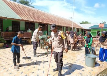 Polsek Serbalawan Evakuasi & Bersihkan Sisa Banjir Yang Rendam 120 Rumah, Nihil Korban Jiwa.