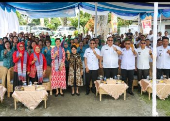 Ketua TP PKK Provinsi Sumatera Utara (Sumut) Ny Kahiyang Ayu Bobby Nasution Didampingi Ketua TP PKK Ny Liswati Wesly Silalahi Tinjau Langsung Evaluasi Lomba Amalkan & Kukuhkan Halaman Asri, Teratur, Indah, dan Nyaman (Aku Hatinya) PKK Tingkat Provinsi Sumut Tahun 2025 di Kelurahan Suka Maju Kecamatan Siantar Marihat.