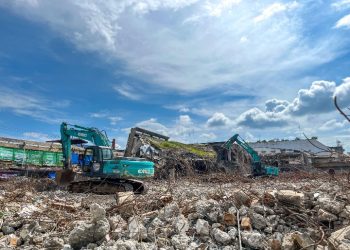 Perobohan Gedung IV Pasar Horas di Jalan Merdeka Pematangsiantar Sudah Berlangsung Selama Tujuh Hari, Progres Perobohan Sudah Sekitar 55 Persen.