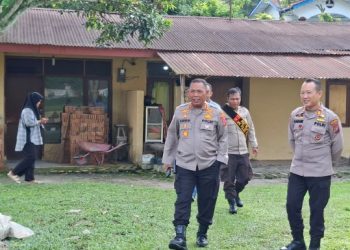 Kapolres Simalungun Hadir Pagi - Pagi di Polsek Panei Tongah, Pastikan Personel Siap Siaga Layani Masyarakat.