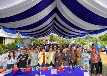 Wakil Ketua DPRD Pematangsiantar Ir. Daud Simanjuntak, MM Foto Bersama Dengan Peserta SosPer.