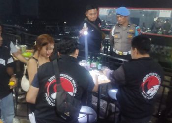 Rutin Razia GabunganTHM, Polres Pematang Siantar Lakukan Tes Urine Pengunjung.
