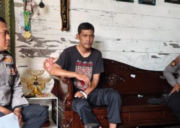 Kasat PamObvit Jenguk Aiptu Roland Manik Yang Sakit, Apresiasi Dedikasi Tinggi Personel Berprestasi.
