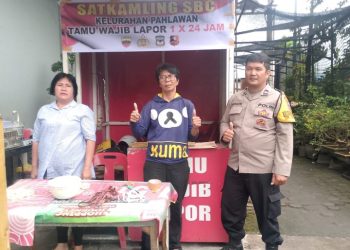 Polsek Siantar Timur Sambangi Pos Satkamling Kompleks SBC & Berikan Himbauan Kamtibmas.