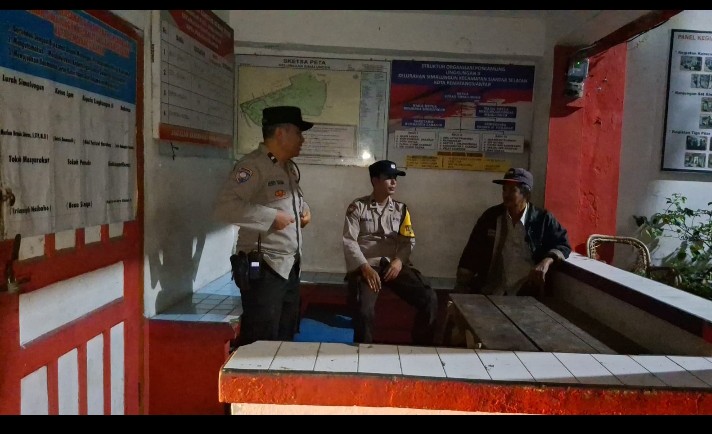 Bhabinkamtibmas Polsek Siantar Selatan SALING di Pos Kamling.
