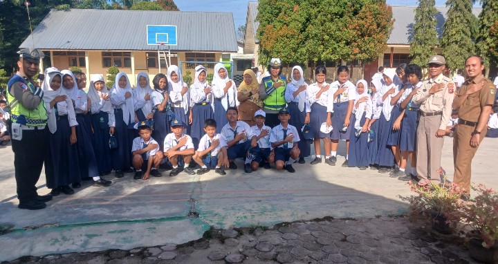 Menyapa, Sat Lantas Polres Pematangsiantar Police Go School di SMP Negeri 9.