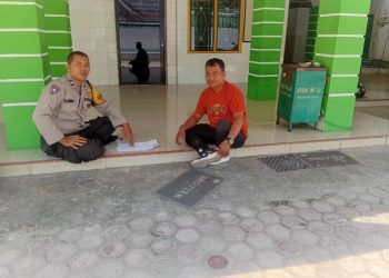 Bhabinkamtibmas Polseķ Sianțar Timur Berikan Himbauan Kamtibmas di Mesjid Darul Azhar.