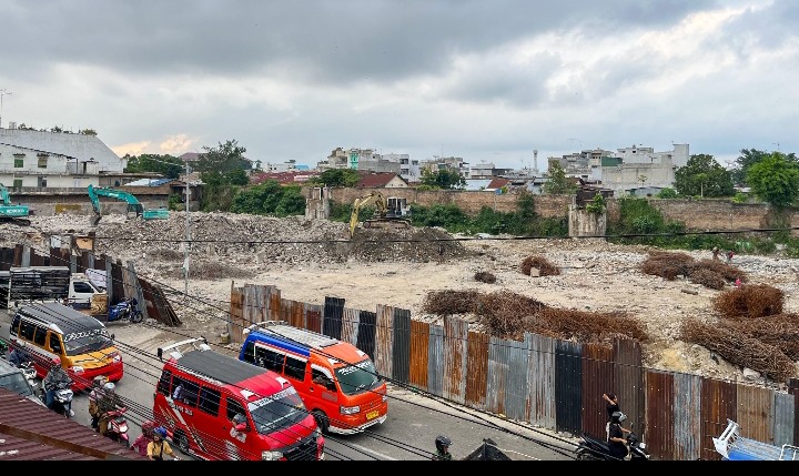Proses Perobohan Gedung IV Pasar Horas di Jalan Merdeka Pematangsiantar hampir Tuntas Di hari kerja Ke - 17,  Progres Perobohan Sudah Mencapai 95 Persen.