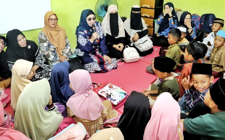 Kunjungan Ketua TP PKK Simalungun Ke Rumah Qur'an Asna Mulia di Nagori Limang : Apresiasi Untuk Generasi Qurani.