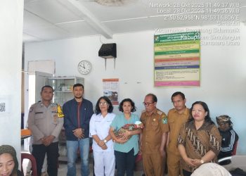 Kanit Reskrim Polsek Sidamanik Serahkan Bayi Temuan ke Dinas Sosial, Pastikan Perlindungan & Perawatan Aman.