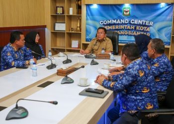 Wali Kota Pematangsiantar Wesly Silalahi, SH, MKn Ikuti Rapat Pembahasan Percepatan Program 3 Juta Rumah MBR di Provinsi Sumut Tahun 2025 Secara Zoom Meeting.