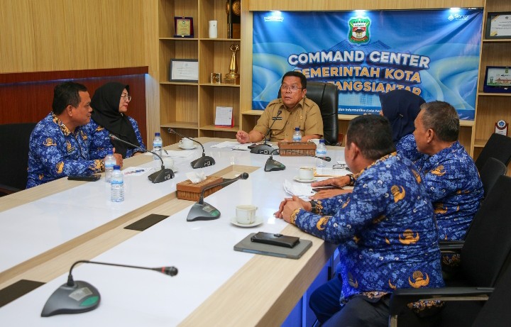 Wali Kota Pematangsiantar Wesly Silalahi, SH, MKn Ikuti Rapat Pembahasan Percepatan Program 3 Juta Rumah MBR di Provinsi Sumut Tahun 2025 Secara Zoom Meeting.